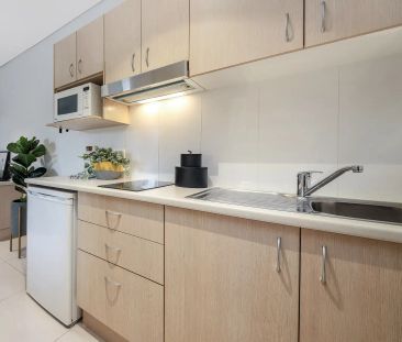 “Modern Studio next to shops and station.” - Photo 1