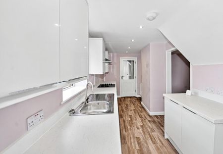 3 bedroom end of terrace house to rent - Photo 4