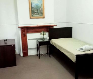 East Melbourne - Photo 3