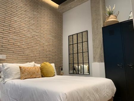 Carrer de la Reina, Valencia, Valencian Community 46011 - Photo 2