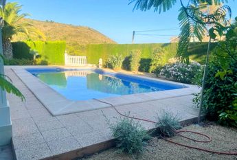 FOR RENT: SPACIOUS AND ELEGANT VILLA IN MORAIRA with 4 bedrooms for LONG TERM