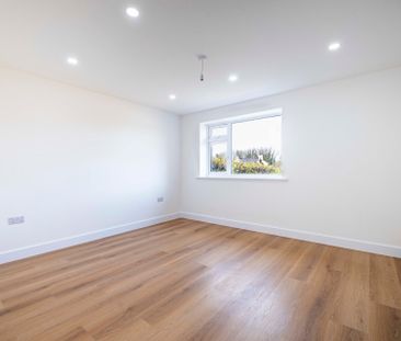 Clarke Close - Photo 3