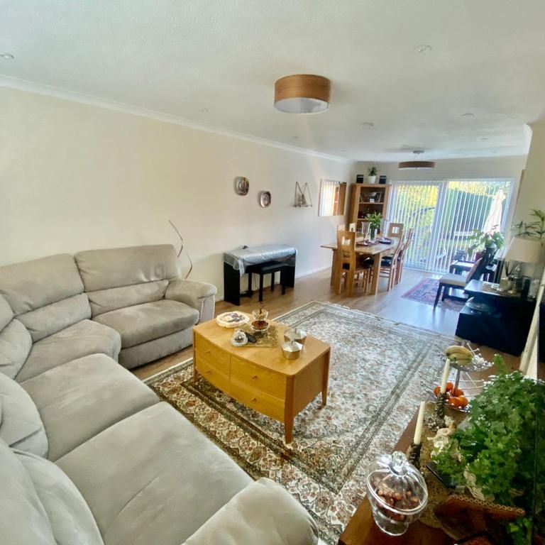 5 bedroom detached house to rent - Photo 1