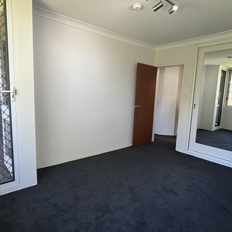Stylish 2-Bedroom Apartment in Marrickville with Lock-Up Garage - Photo 1