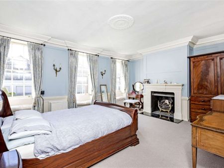 A bright and spacious five bedroom family home near Richmond Green - Photo 5