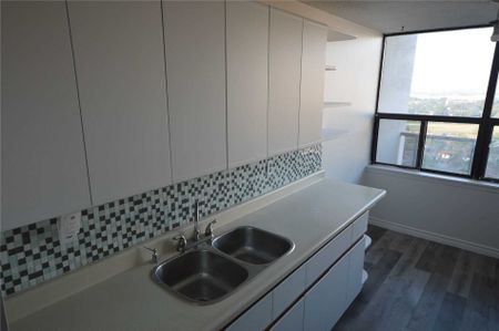 For Lease - 17 Knightsbridge Road Unit# 1903, Brampton, Ontario - Photo 5