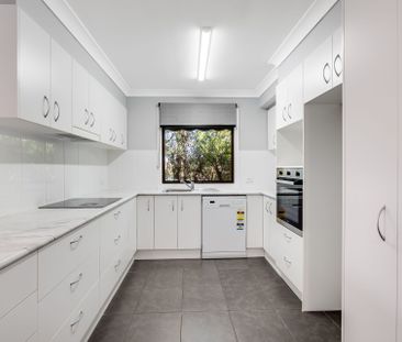 Beautifully Presented Family Home in a Quiet Court - Photo 2