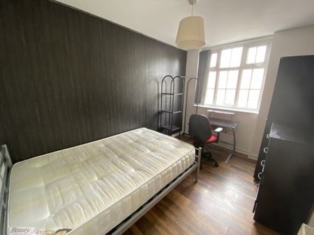 4 Bed - Flat 5, 1-9 Regent Rd, Leicester, - Photo 4