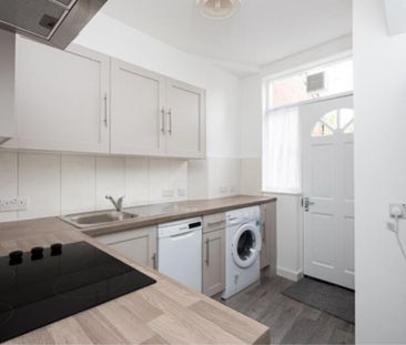 3 bed Terraced - To Let - Photo 4