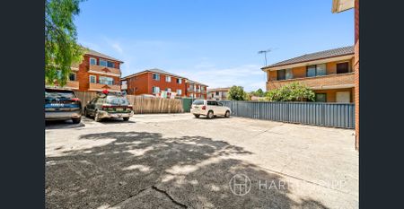 Updated Ground-Floor Unit with Modern Comforts, Includes 1 Week Free Rent! - Photo 3