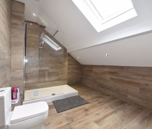 2 bedroom Flat in Wood Lane, Leeds - Photo 2