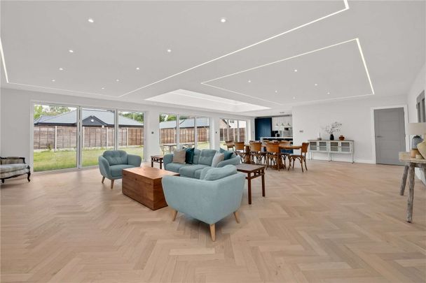 Five bedroom, new build family home in Ascot. - Photo 1