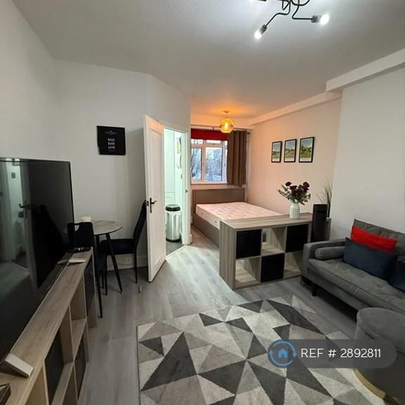 Studio to rent - Photo 1