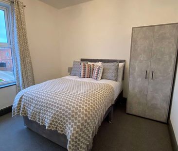 Large Rooms Newly Refurbished 10 Bed HMO St Johns Room 6 - Photo 3