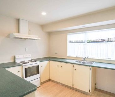 Low Maintenance Brick & Tile Home - Photo 4