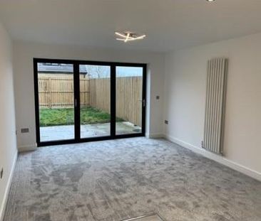 4 bedroom semi-detached house to rent - Photo 1