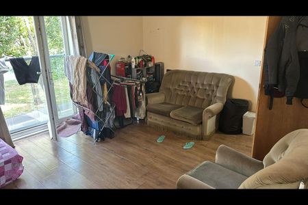 Room in a Shared House, Chamberlain Close, IG1 - Photo 2