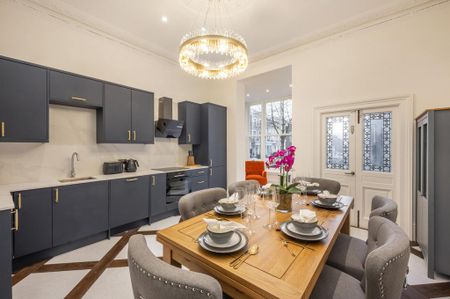 4 bedroom end of terrace house to rent - Photo 2