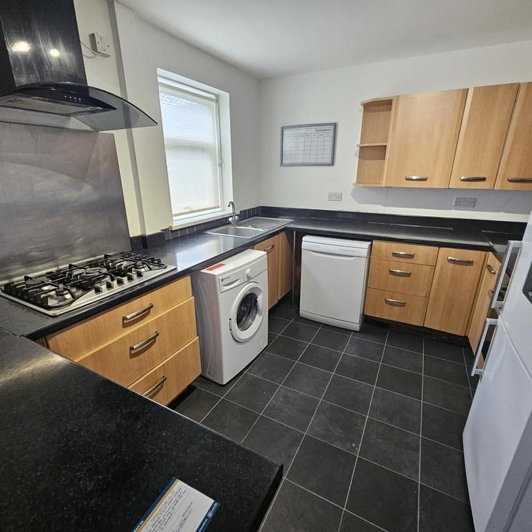 4 bedroom house to rent - Photo 1
