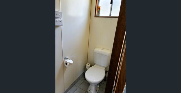 🌞 Fully Furnished Cabin, 1-Bedroom Retreat | $370/week (Utilities Included) - Photo 1