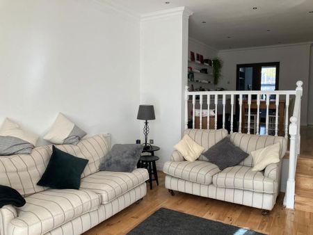 4 bedroom end of terrace house to rent - Photo 2