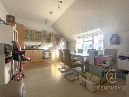 2 bedroom flat to rent - Photo 2
