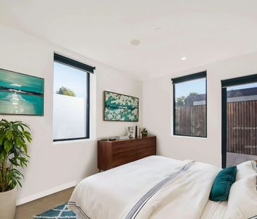 When Location is Priority - Westfield & Station at your Doorstep! - Photo 3