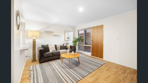 Beautiful 3 Bedroom Home - Photo 1