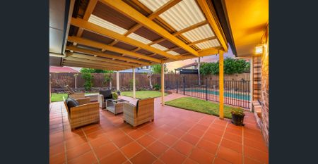 Exceptional 5 Bedroom Lowset Home - WITH POOL - only $975 per week! - Photo 2