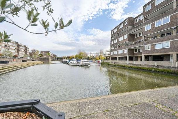 Justin Close, Brentford, TW8 - Photo 1