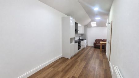 1 bedroom semi-detached house to rent - Photo 4