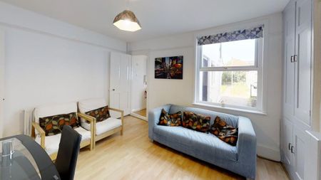 4 bedroom terraced house to rent - Photo 2
