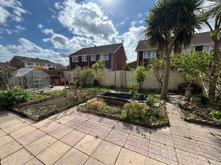 Worle, Weston-super-Mare, North Somerset - Photo 3