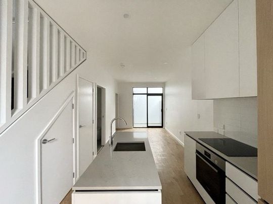 Chic 2BR Townhouse in Te Aro - Photo 1