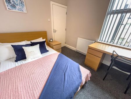 5 bedroom terraced house to rent - Photo 3