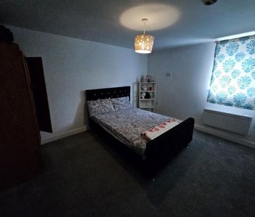 2 bedroom flat to rent - Photo 4