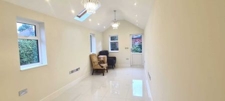 4 bed semi-detached to rent - Photo 4