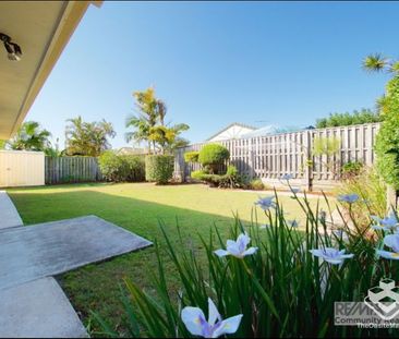 Beautiful Home with Solar Panels - Photo 5