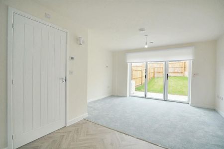 2 bedroom semi-detached house to rent - Photo 5