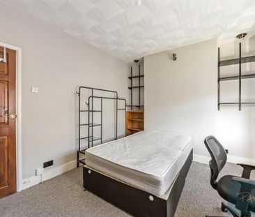 4 bedroom terraced house to rent - Photo 6