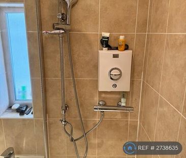 1 bedroom in a house share to rent - Photo 4