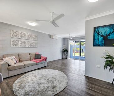 LOW MAINTENANCE COSY LIVING + 13KW SOLAR SYSTEM - Photo 3