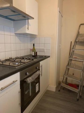 3 bedroom flat to rent - Photo 5