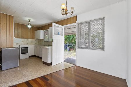 27 Tolverne Street, Rochedale South. - Photo 2