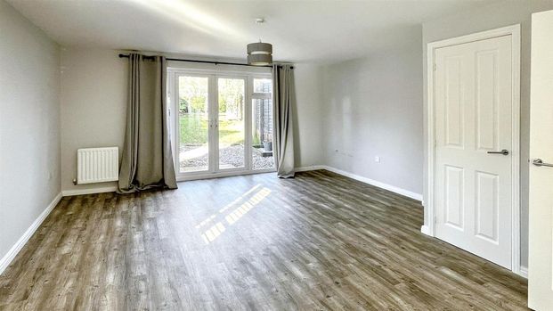 3 bedroom semi-detached house to rent - Photo 1