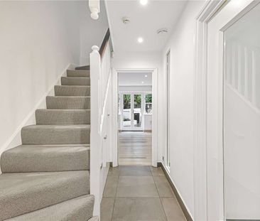 Modern 4 bedroom townhouse in a secure gated development, close to ... - Photo 2