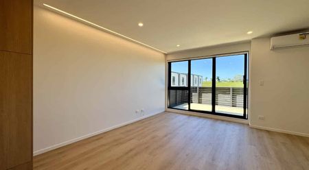 Brand New Townhouse in Westgate - 3 Bedrooms - Photo 4