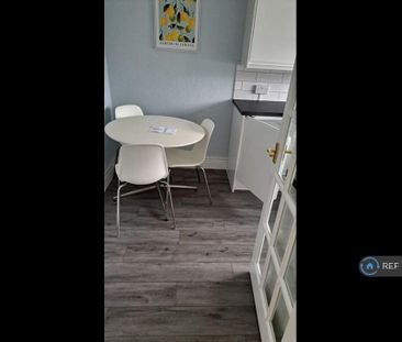 2 bedroom maisonette to rent - Photo 3