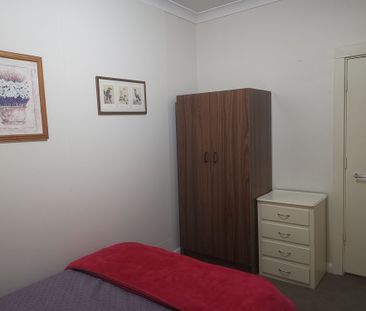 6-bedroom shared house / townhouse, Crozier Avenue - Photo 2