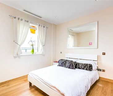 3 bedroom in Buckingham Palace Road - Photo 1